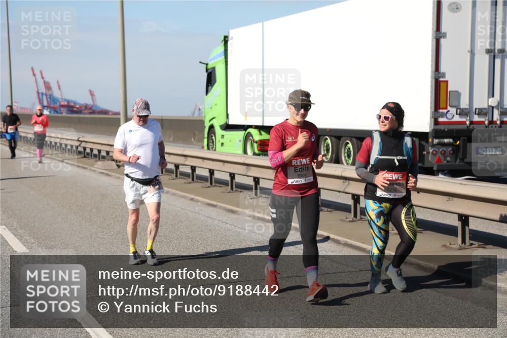 03.10.2025 - Köhlbrandbrückenlauf Yannick Fuchs http://msf.ph/oto/9188442 03.10.2025 12:07:48 Position 3 5368, 11, 3375, 5276 meine-sportfotos.de