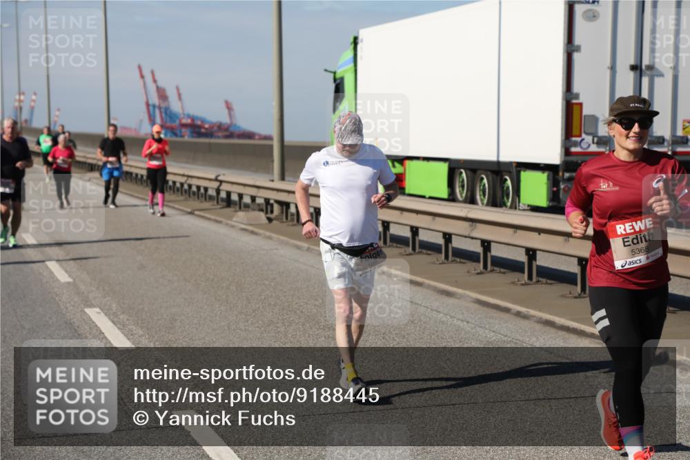 03.10.2025 - Köhlbrandbrückenlauf Yannick Fuchs http://msf.ph/oto/9188445 03.10.2025 12:07:48 Position 3 4459, 5368 meine-sportfotos.de