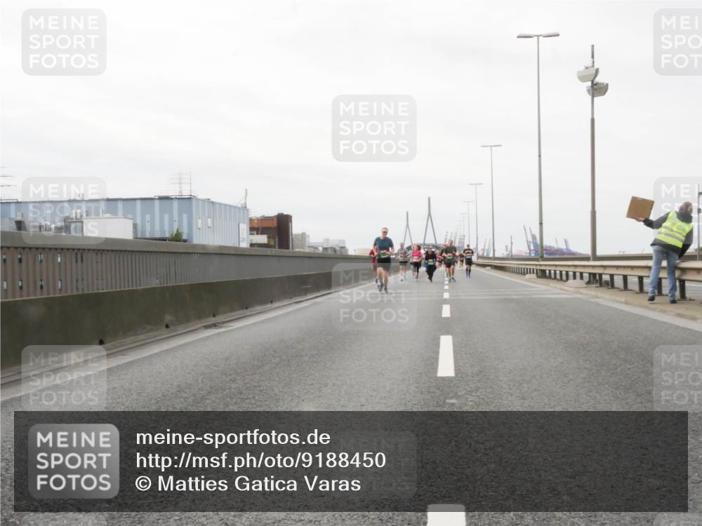 03.10.2025 - Köhlbrandbrückenlauf Matties Gatica Varas http://msf.ph/oto/9188450 03.10.2025 15:54:19 Position 3  meine-sportfotos.de