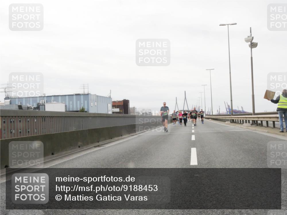 03.10.2025 - Köhlbrandbrückenlauf Matties Gatica Varas http://msf.ph/oto/9188453 03.10.2025 15:54:20 Position 3  meine-sportfotos.de