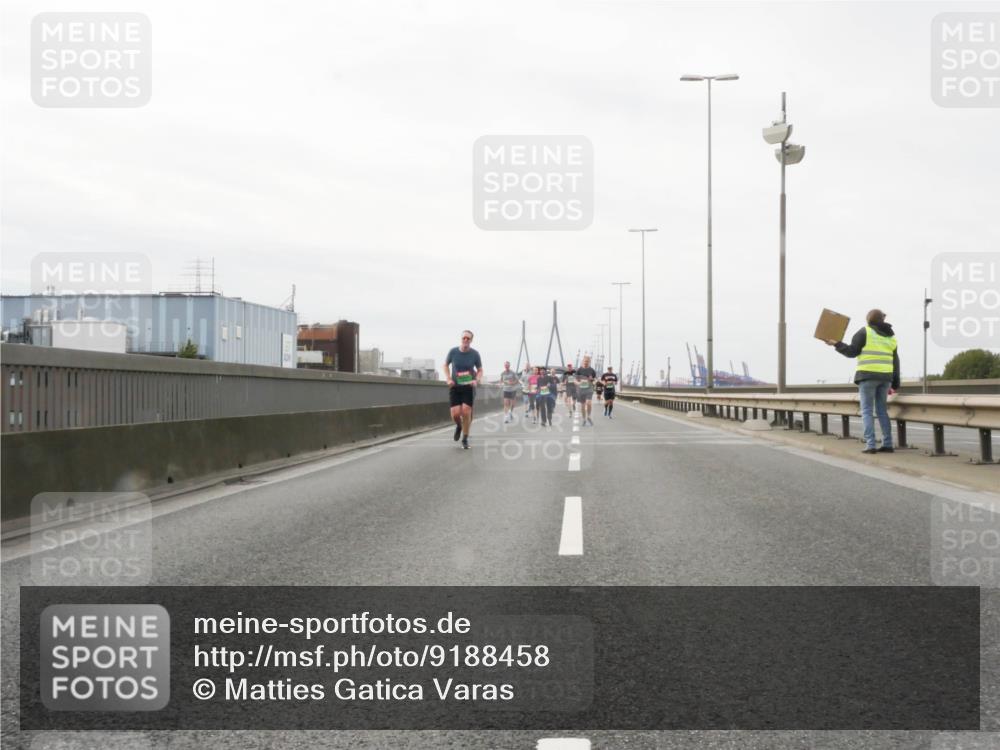 03.10.2025 - Köhlbrandbrückenlauf Matties Gatica Varas http://msf.ph/oto/9188458 03.10.2025 15:54:21 Position 3  meine-sportfotos.de