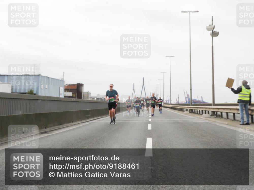 03.10.2025 - Köhlbrandbrückenlauf Matties Gatica Varas http://msf.ph/oto/9188461 03.10.2025 15:54:21 Position 3  meine-sportfotos.de