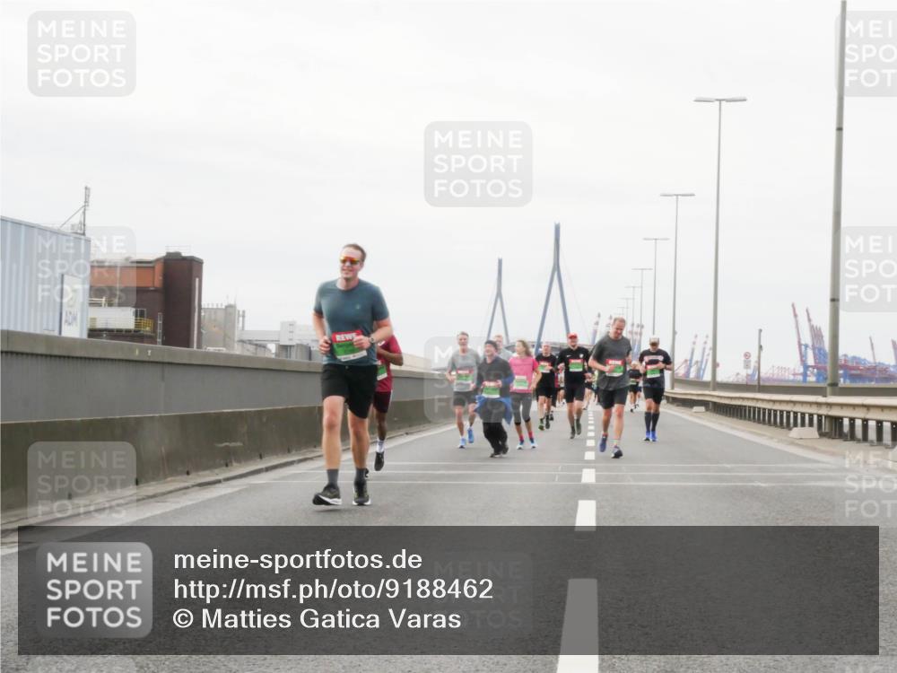 03.10.2025 - Köhlbrandbrückenlauf Matties Gatica Varas http://msf.ph/oto/9188462 03.10.2025 15:54:22 Position 3  meine-sportfotos.de