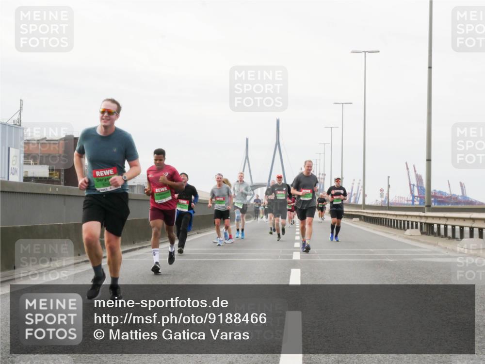 03.10.2025 - Köhlbrandbrückenlauf Matties Gatica Varas http://msf.ph/oto/9188466 03.10.2025 15:54:23 Position 3 8796 meine-sportfotos.de