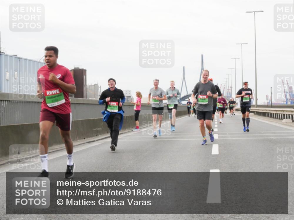 03.10.2025 - Köhlbrandbrückenlauf Matties Gatica Varas http://msf.ph/oto/9188476 03.10.2025 15:54:25 Position 3 8776, 9341 meine-sportfotos.de