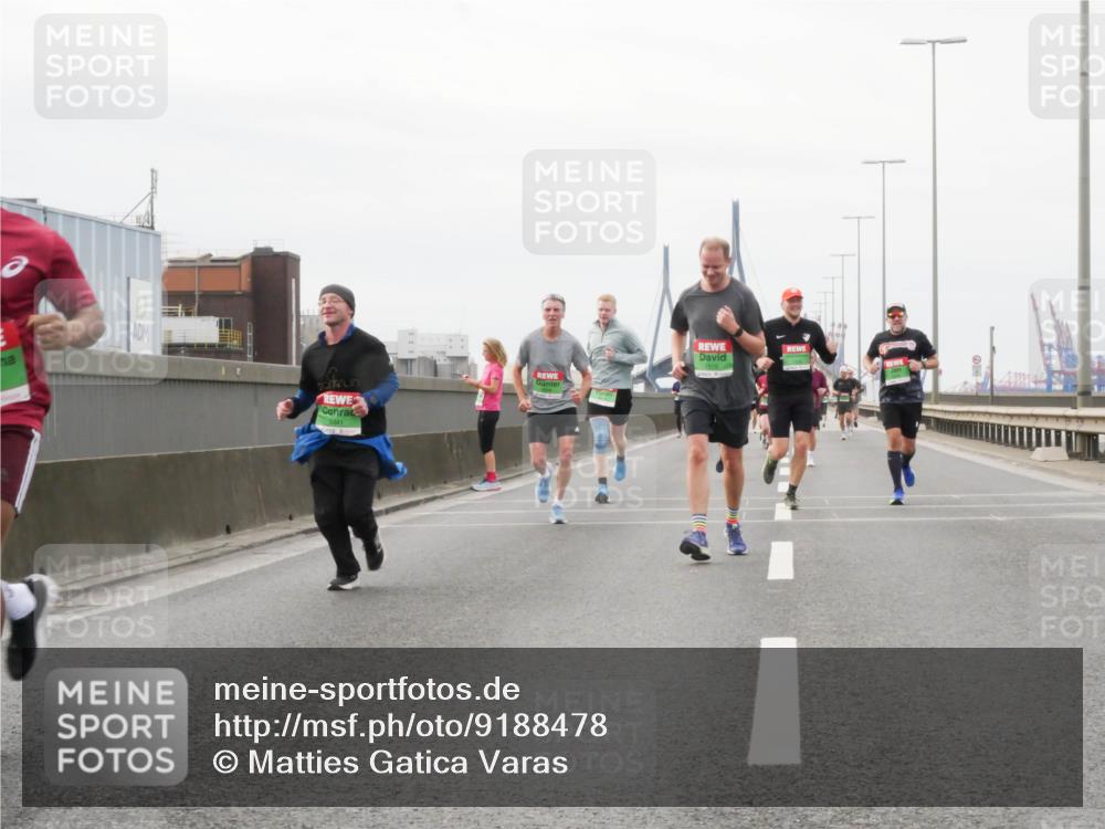 03.10.2025 - Köhlbrandbrückenlauf Matties Gatica Varas http://msf.ph/oto/9188478 03.10.2025 15:54:25 Position 3 9341 meine-sportfotos.de
