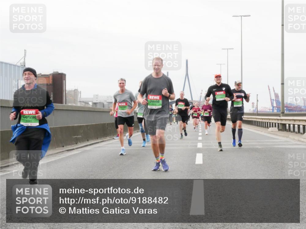 03.10.2025 - Köhlbrandbrückenlauf Matties Gatica Varas http://msf.ph/oto/9188482 03.10.2025 15:54:26 Position 3 9341, 7515 meine-sportfotos.de