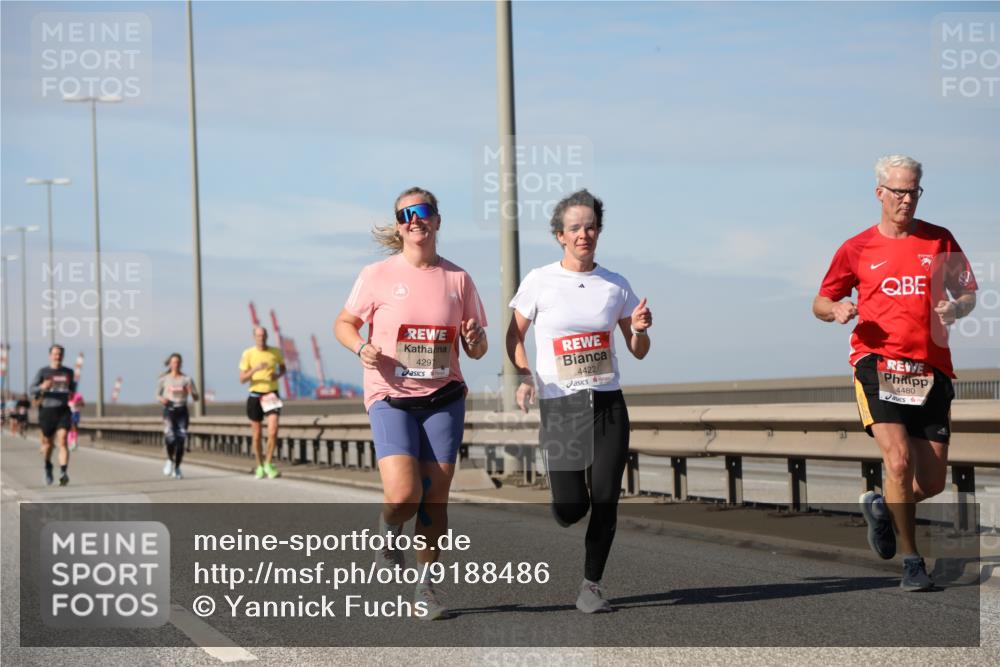 03.10.2025 - Köhlbrandbrückenlauf Yannick Fuchs http://msf.ph/oto/9188486 03.10.2025 11:47:40 Position 3 4291, 4422, 4480 meine-sportfotos.de