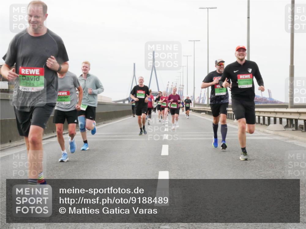 03.10.2025 - Köhlbrandbrückenlauf Matties Gatica Varas http://msf.ph/oto/9188489 03.10.2025 15:54:28 Position 3 7515, 9508 meine-sportfotos.de