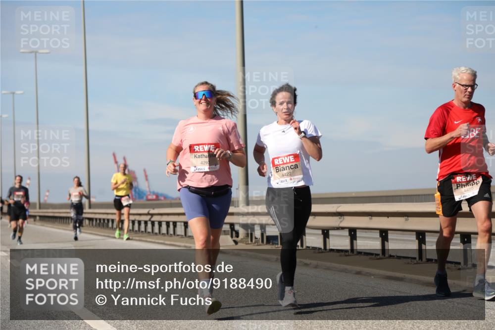 03.10.2025 - Köhlbrandbrückenlauf Yannick Fuchs http://msf.ph/oto/9188490 03.10.2025 11:47:40 Position 3 4291, 4422, 4480 meine-sportfotos.de