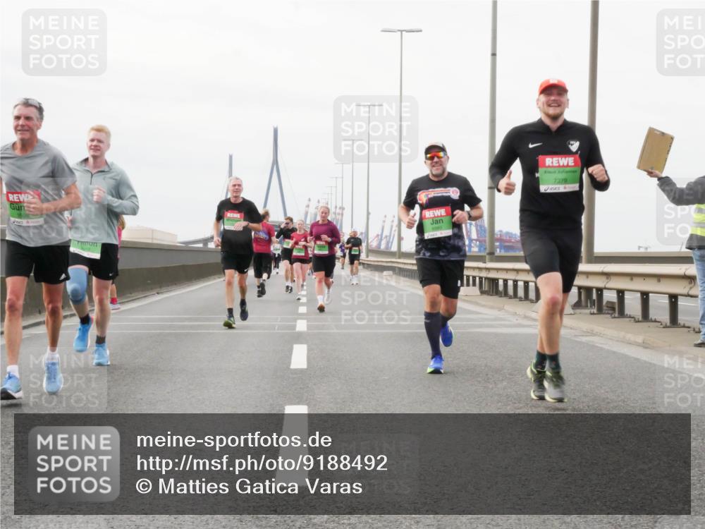 03.10.2025 - Köhlbrandbrückenlauf Matties Gatica Varas http://msf.ph/oto/9188492 03.10.2025 15:54:28 Position 3 8989, 7379 meine-sportfotos.de