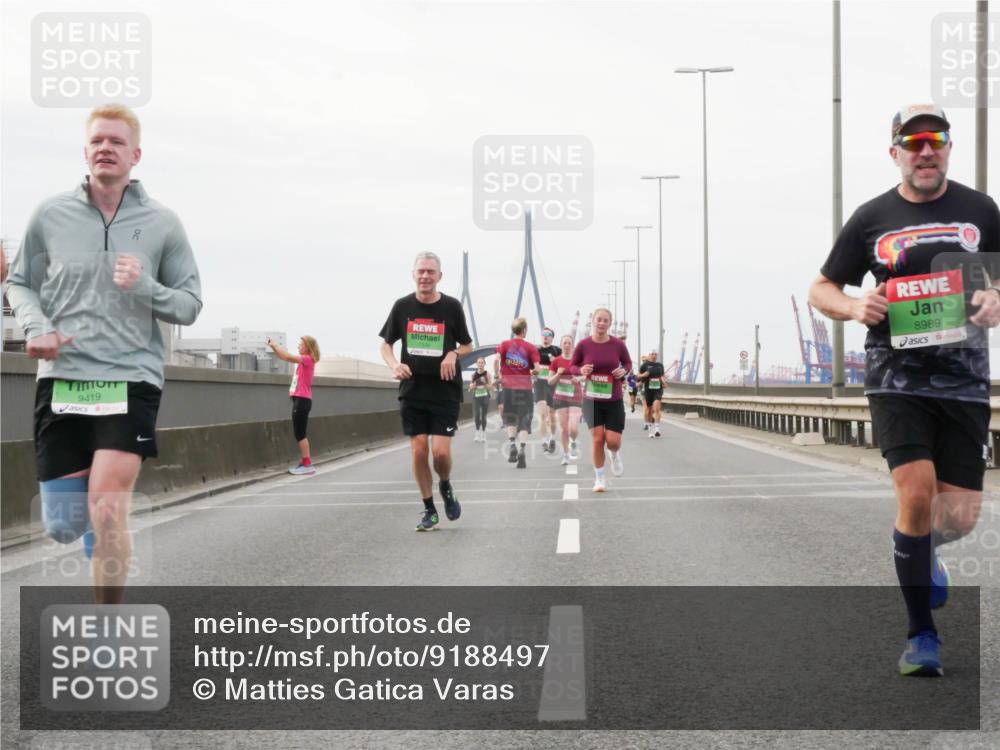 03.10.2025 - Köhlbrandbrückenlauf Matties Gatica Varas http://msf.ph/oto/9188497 03.10.2025 15:54:30 Position 3 9419, 12025, 8989 meine-sportfotos.de
