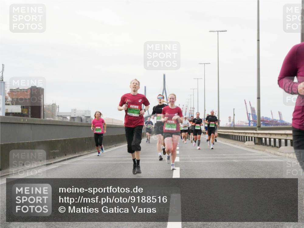 03.10.2025 - Köhlbrandbrückenlauf Matties Gatica Varas http://msf.ph/oto/9188516 03.10.2025 15:54:34 Position 3  meine-sportfotos.de