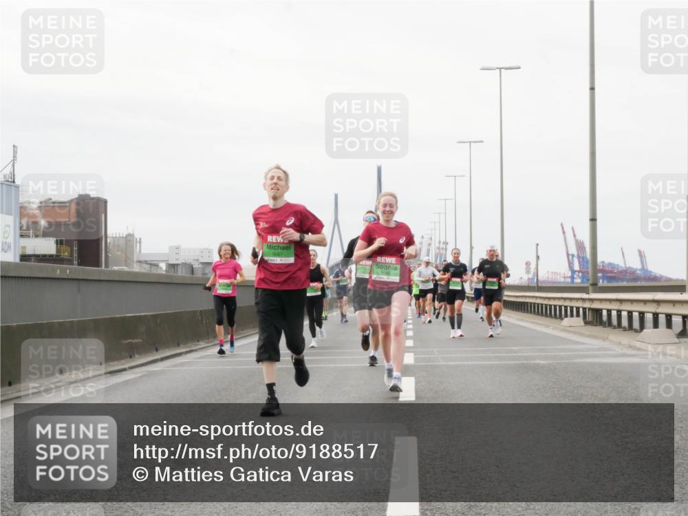 03.10.2025 - Köhlbrandbrückenlauf Matties Gatica Varas http://msf.ph/oto/9188517 03.10.2025 15:54:35 Position 3 21, 9067 meine-sportfotos.de