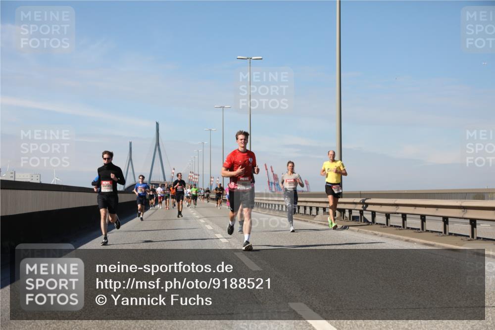 03.10.2025 - Köhlbrandbrückenlauf Yannick Fuchs http://msf.ph/oto/9188521 03.10.2025 11:47:45 Position 3  meine-sportfotos.de