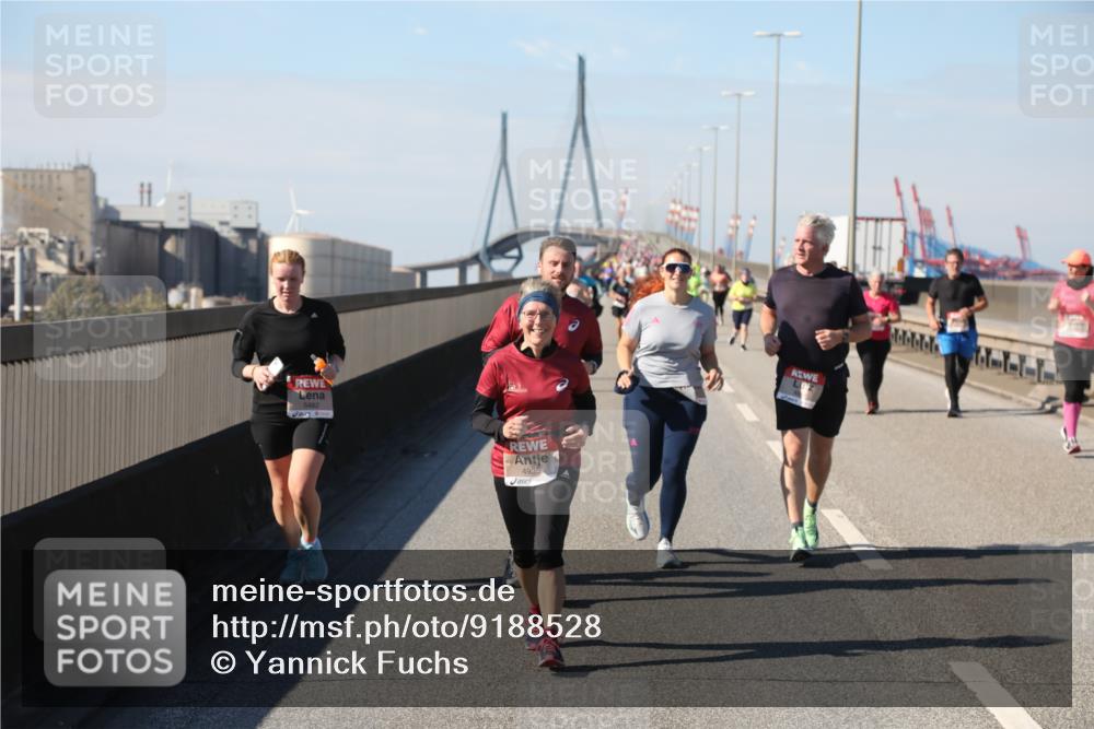 03.10.2025 - Köhlbrandbrückenlauf Yannick Fuchs http://msf.ph/oto/9188528 03.10.2025 12:07:53 Position 3 5482, 4935 meine-sportfotos.de