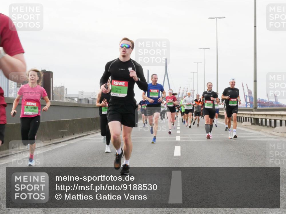 03.10.2025 - Köhlbrandbrückenlauf Matties Gatica Varas http://msf.ph/oto/9188530 03.10.2025 15:54:38 Position 3 9509, 9710 meine-sportfotos.de
