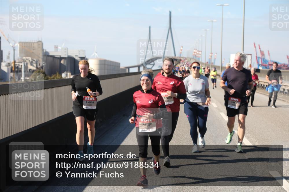 03.10.2025 - Köhlbrandbrückenlauf Yannick Fuchs http://msf.ph/oto/9188534 03.10.2025 12:07:54 Position 3 5482, 4935, 5340 meine-sportfotos.de