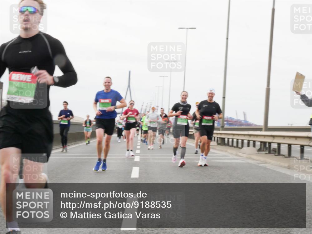 03.10.2025 - Köhlbrandbrückenlauf Matties Gatica Varas http://msf.ph/oto/9188535 03.10.2025 15:54:39 Position 3  meine-sportfotos.de