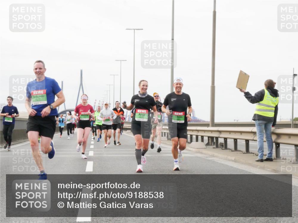 03.10.2025 - Köhlbrandbrückenlauf Matties Gatica Varas http://msf.ph/oto/9188538 03.10.2025 15:54:40 Position 3 9097 meine-sportfotos.de