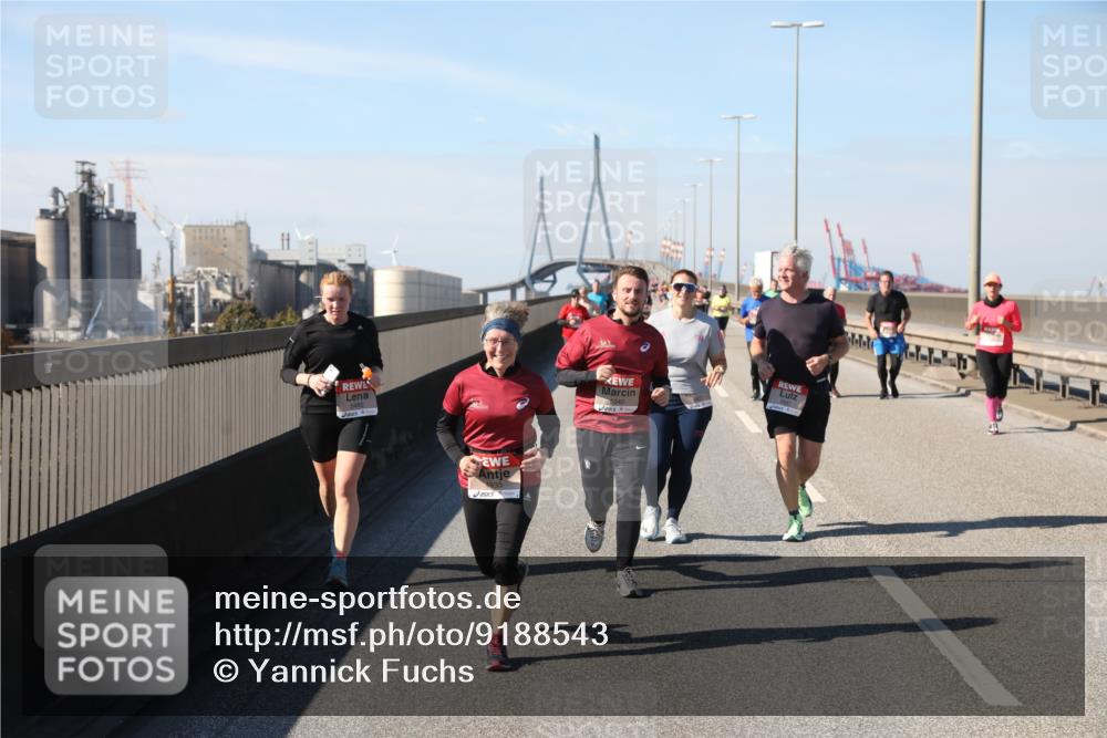 03.10.2025 - Köhlbrandbrückenlauf Yannick Fuchs http://msf.ph/oto/9188543 03.10.2025 12:07:54 Position 3  meine-sportfotos.de