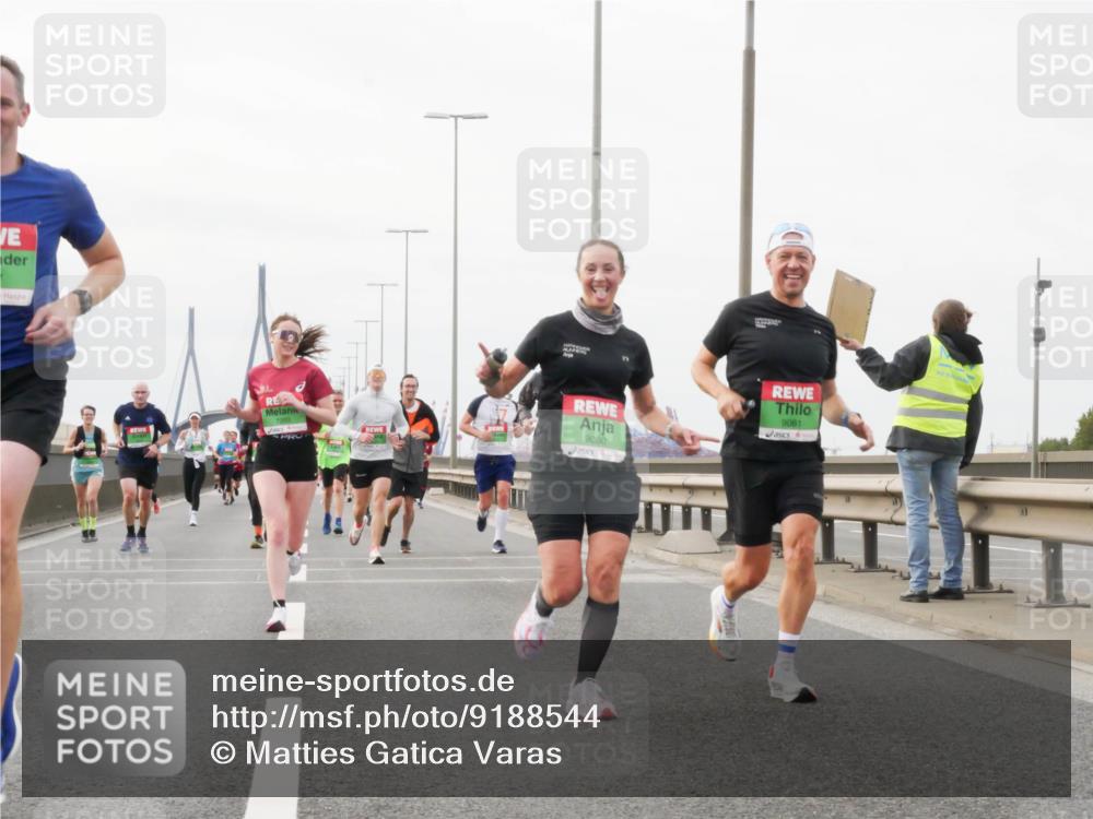 03.10.2025 - Köhlbrandbrückenlauf Matties Gatica Varas http://msf.ph/oto/9188544 03.10.2025 15:54:41 Position 3 9060, 9061 meine-sportfotos.de