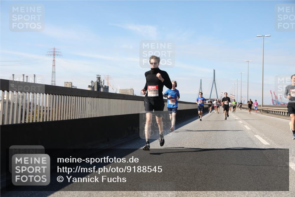03.10.2025 - Köhlbrandbrückenlauf Yannick Fuchs http://msf.ph/oto/9188545 03.10.2025 11:47:47 Position 3  meine-sportfotos.de