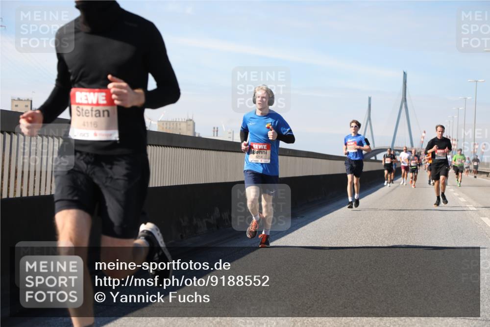 03.10.2025 - Köhlbrandbrückenlauf Yannick Fuchs http://msf.ph/oto/9188552 03.10.2025 11:47:48 Position 3 4116, 4214 meine-sportfotos.de