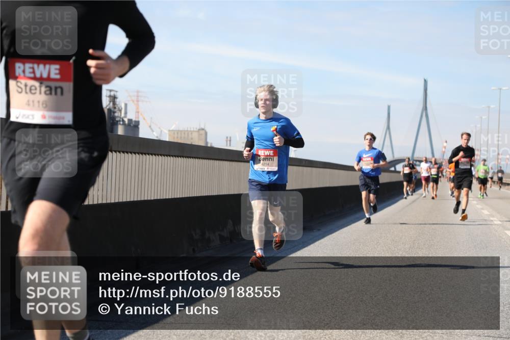 03.10.2025 - Köhlbrandbrückenlauf Yannick Fuchs http://msf.ph/oto/9188555 03.10.2025 11:47:48 Position 3 4116, 4214 meine-sportfotos.de