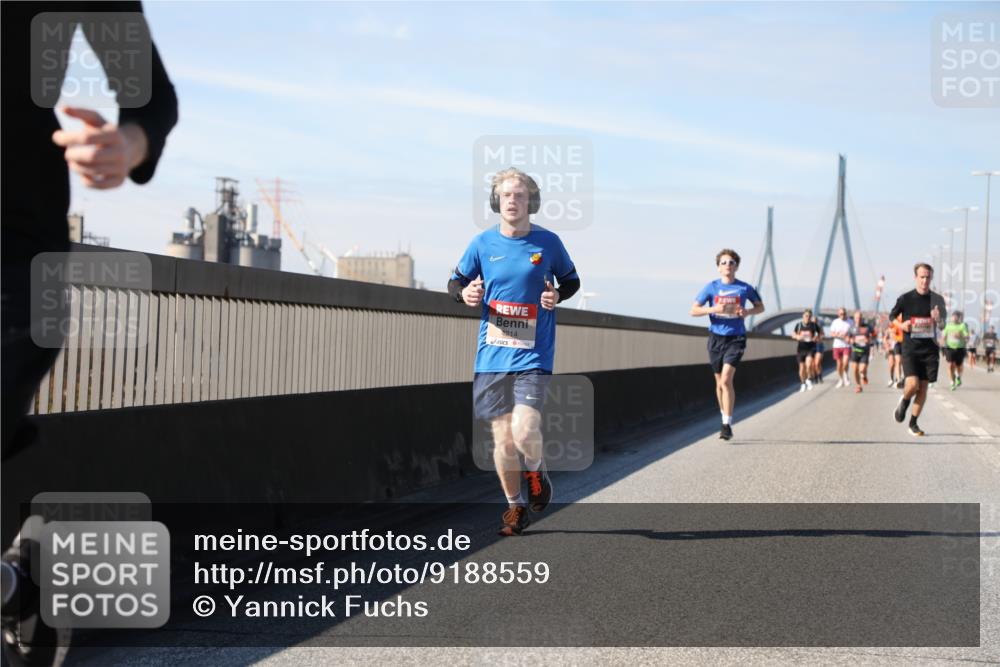 03.10.2025 - Köhlbrandbrückenlauf Yannick Fuchs http://msf.ph/oto/9188559 03.10.2025 11:47:48 Position 3 4214 meine-sportfotos.de