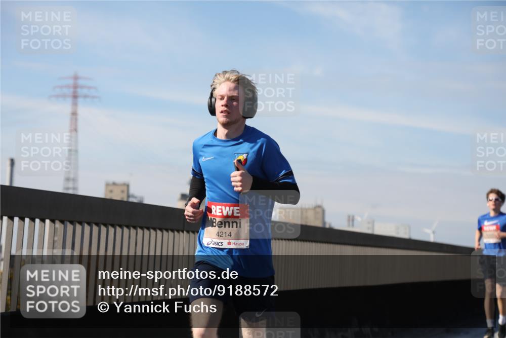 03.10.2025 - Köhlbrandbrückenlauf Yannick Fuchs http://msf.ph/oto/9188572 03.10.2025 11:47:49 Position 3 4214 meine-sportfotos.de