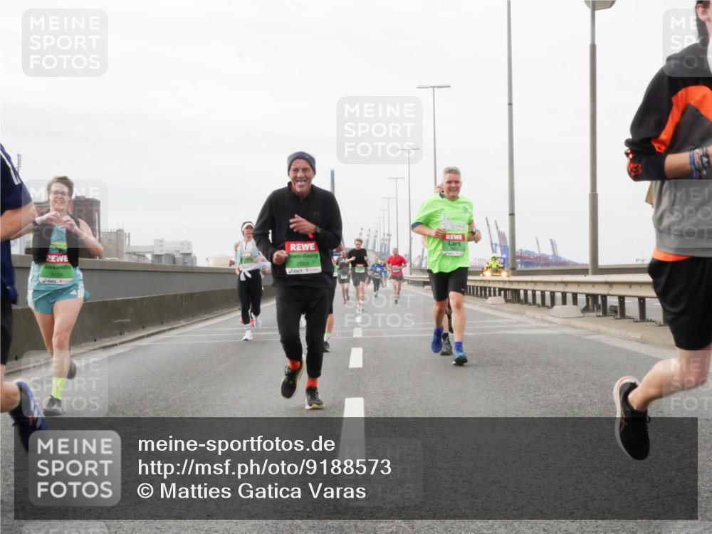 03.10.2025 - Köhlbrandbrückenlauf Matties Gatica Varas http://msf.ph/oto/9188573 03.10.2025 15:54:47 Position 3 7559 meine-sportfotos.de