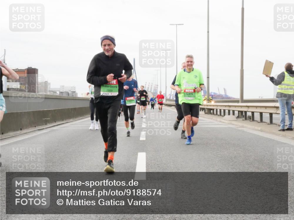 03.10.2025 - Köhlbrandbrückenlauf Matties Gatica Varas http://msf.ph/oto/9188574 03.10.2025 15:54:47 Position 3 7559 meine-sportfotos.de