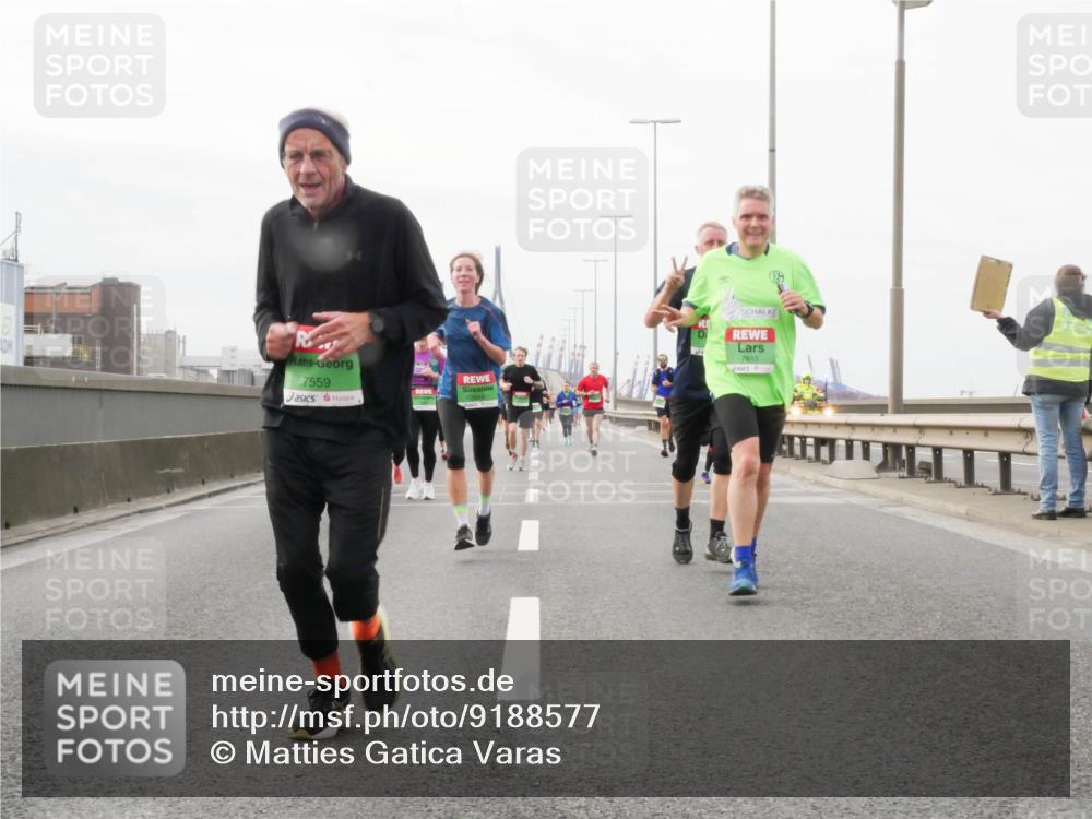 03.10.2025 - Köhlbrandbrückenlauf Matties Gatica Varas http://msf.ph/oto/9188577 03.10.2025 15:54:48 Position 3 7559, 7615 meine-sportfotos.de