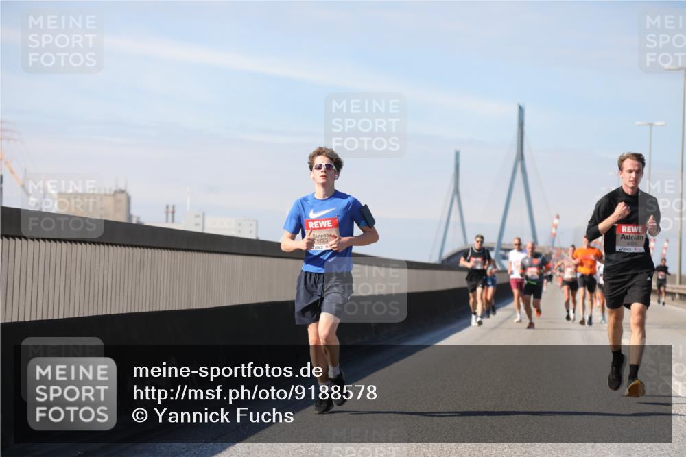 03.10.2025 - Köhlbrandbrückenlauf Yannick Fuchs http://msf.ph/oto/9188578 03.10.2025 11:47:50 Position 3 6723, 4055 meine-sportfotos.de