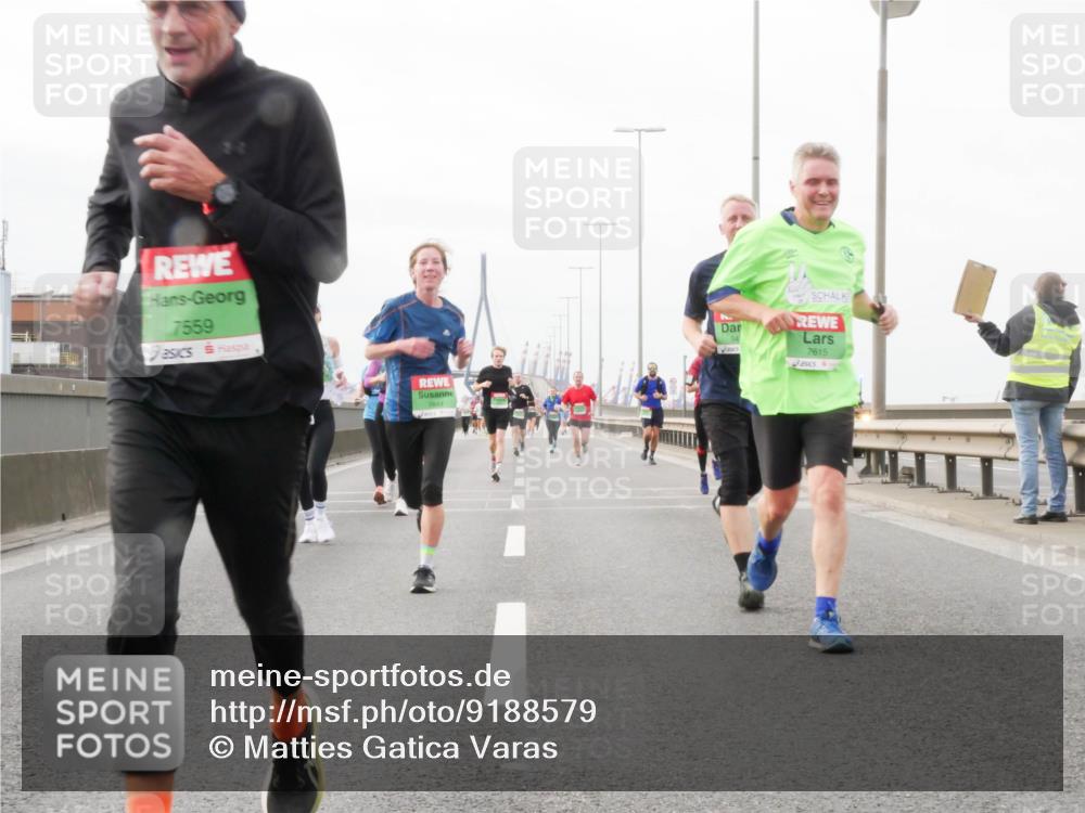 03.10.2025 - Köhlbrandbrückenlauf Matties Gatica Varas http://msf.ph/oto/9188579 03.10.2025 15:54:48 Position 3 7559, 7844, 7615 meine-sportfotos.de