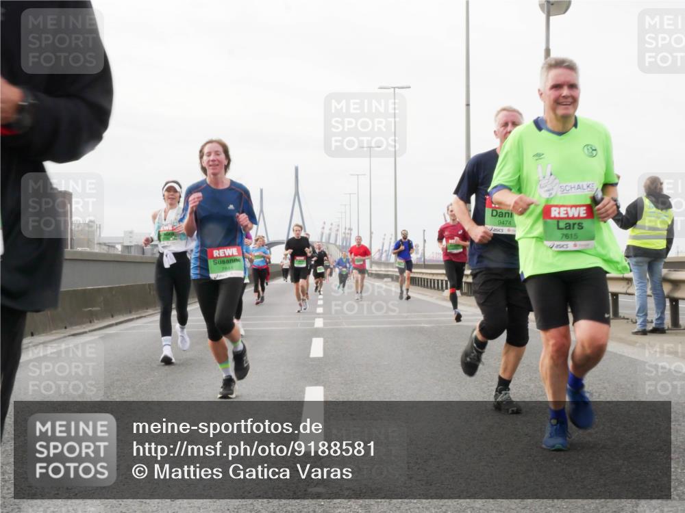 03.10.2025 - Köhlbrandbrückenlauf Matties Gatica Varas http://msf.ph/oto/9188581 03.10.2025 15:54:49 Position 3 7844, 9474, 7615 meine-sportfotos.de
