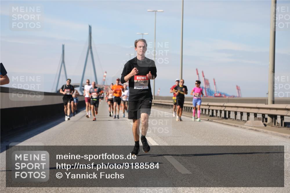 03.10.2025 - Köhlbrandbrückenlauf Yannick Fuchs http://msf.ph/oto/9188584 03.10.2025 11:47:51 Position 3 4055 meine-sportfotos.de