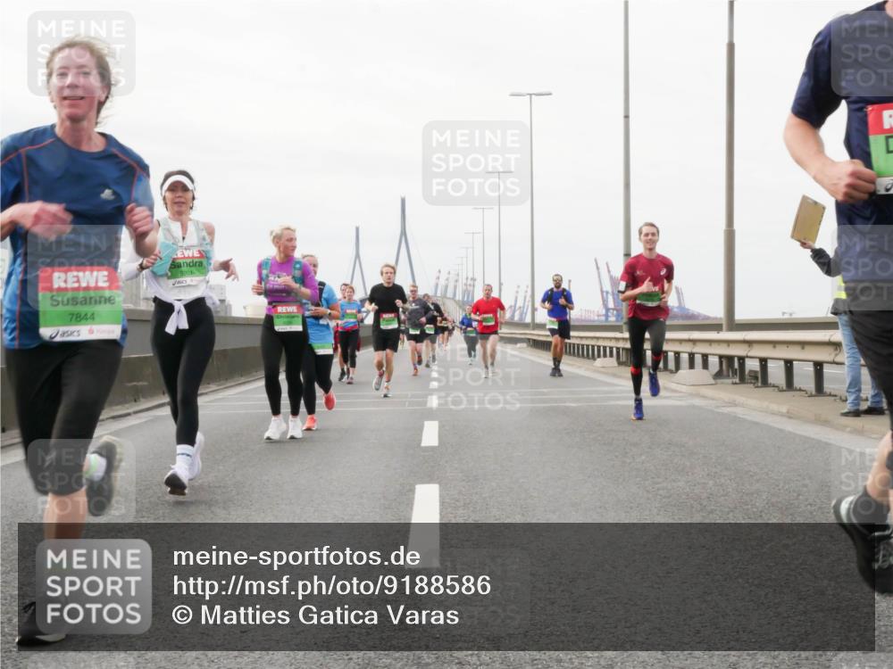 03.10.2025 - Köhlbrandbrückenlauf Matties Gatica Varas http://msf.ph/oto/9188586 03.10.2025 15:54:50 Position 3 7844, 9201 meine-sportfotos.de