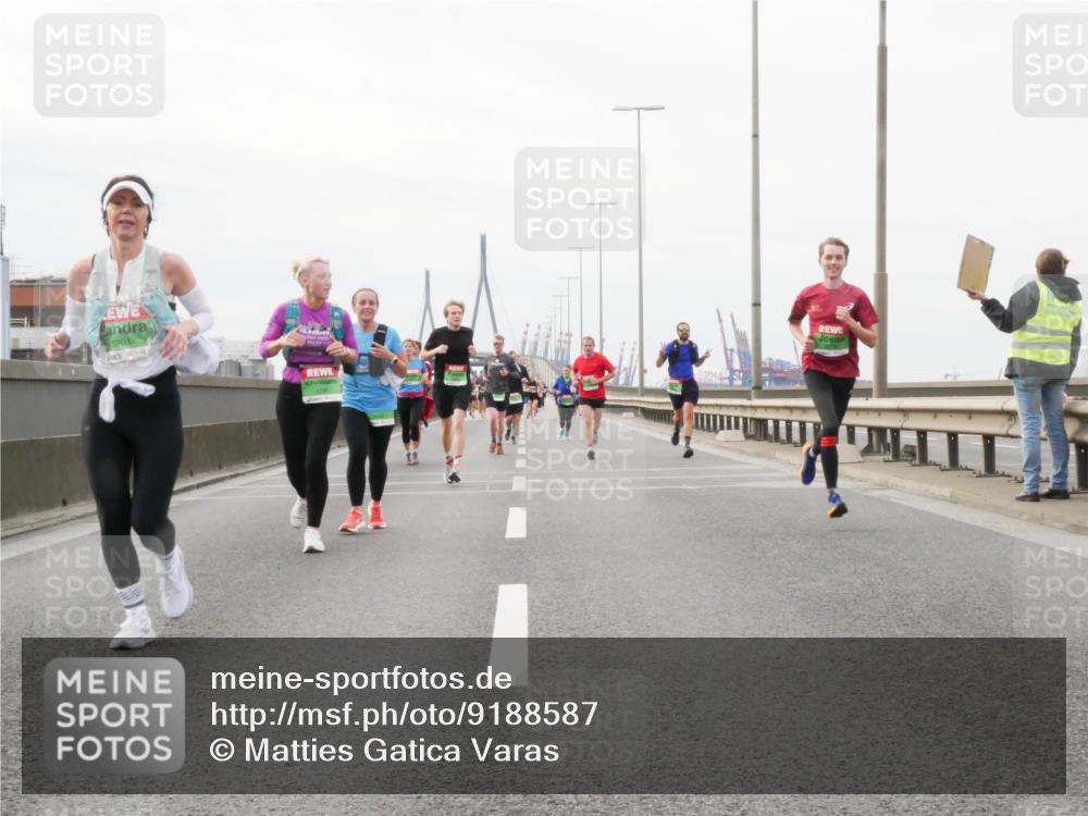 03.10.2025 - Köhlbrandbrückenlauf Matties Gatica Varas http://msf.ph/oto/9188587 03.10.2025 15:54:50 Position 3 201 meine-sportfotos.de
