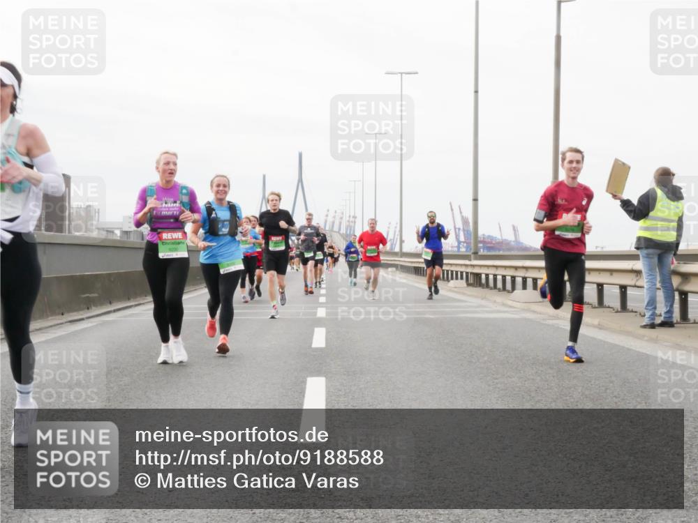 03.10.2025 - Köhlbrandbrückenlauf Matties Gatica Varas http://msf.ph/oto/9188588 03.10.2025 15:54:51 Position 3  meine-sportfotos.de