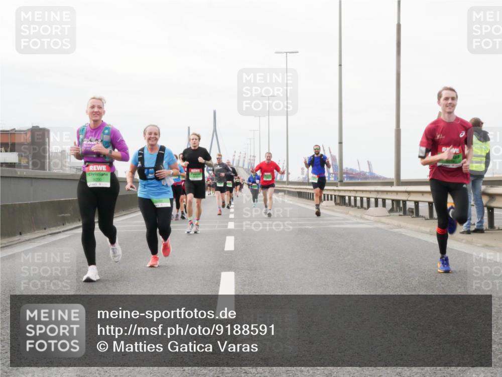 03.10.2025 - Köhlbrandbrückenlauf Matties Gatica Varas http://msf.ph/oto/9188591 03.10.2025 15:54:51 Position 3 9200, 9202 meine-sportfotos.de