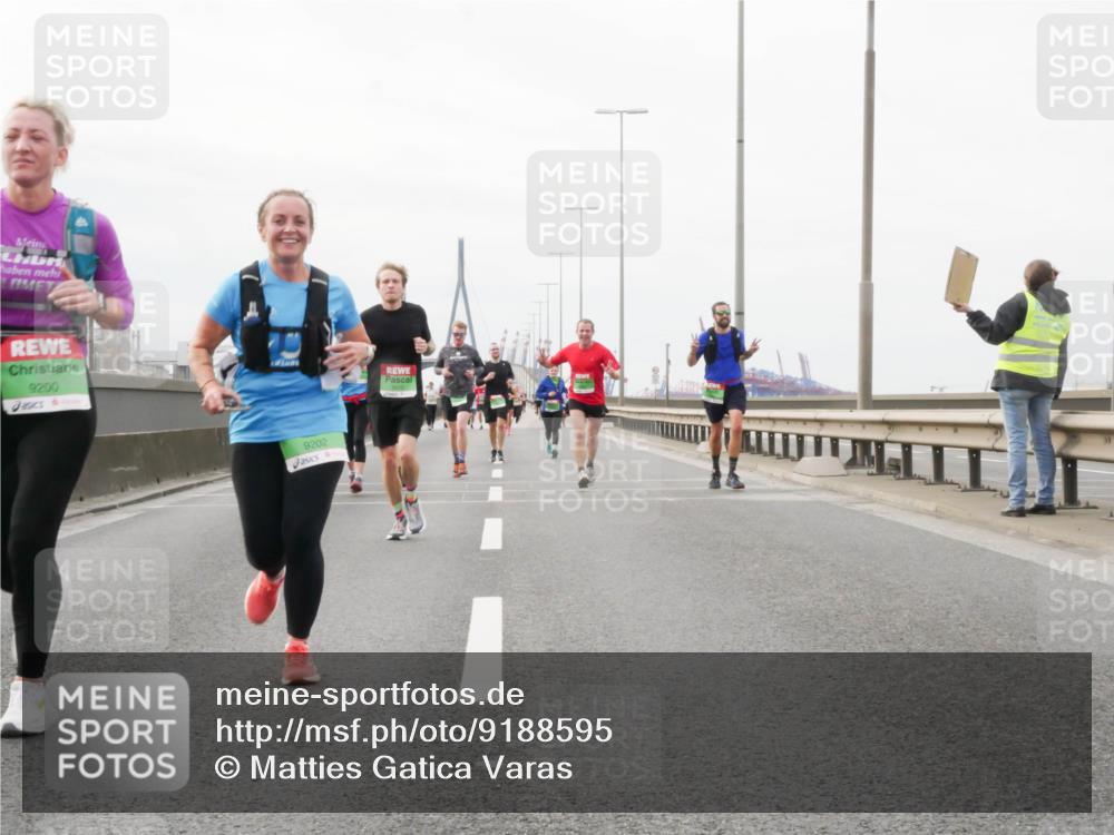 03.10.2025 - Köhlbrandbrückenlauf Matties Gatica Varas http://msf.ph/oto/9188595 03.10.2025 15:54:52 Position 3 9200, 9202 meine-sportfotos.de