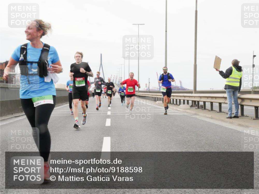 03.10.2025 - Köhlbrandbrückenlauf Matties Gatica Varas http://msf.ph/oto/9188598 03.10.2025 15:54:53 Position 3 9202 meine-sportfotos.de