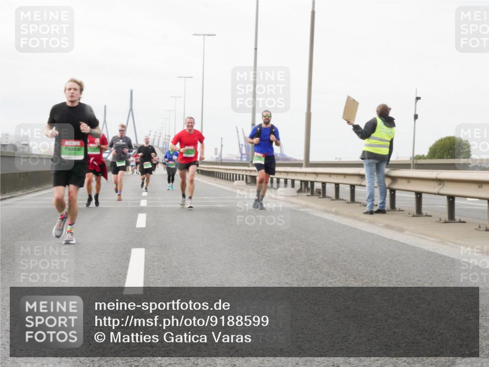 03.10.2025 - Köhlbrandbrückenlauf Matties Gatica Varas http://msf.ph/oto/9188599 03.10.2025 15:54:53 Position 3  meine-sportfotos.de