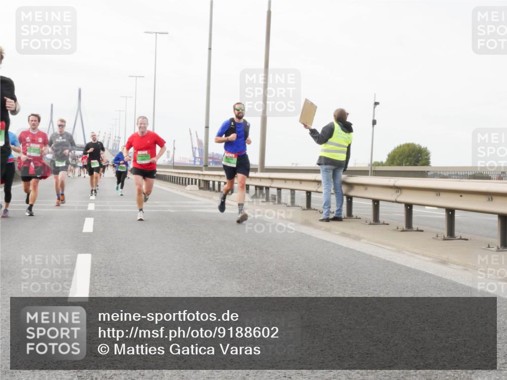 03.10.2025 - Köhlbrandbrückenlauf Matties Gatica Varas http://msf.ph/oto/9188602 03.10.2025 15:54:54 Position 3  meine-sportfotos.de