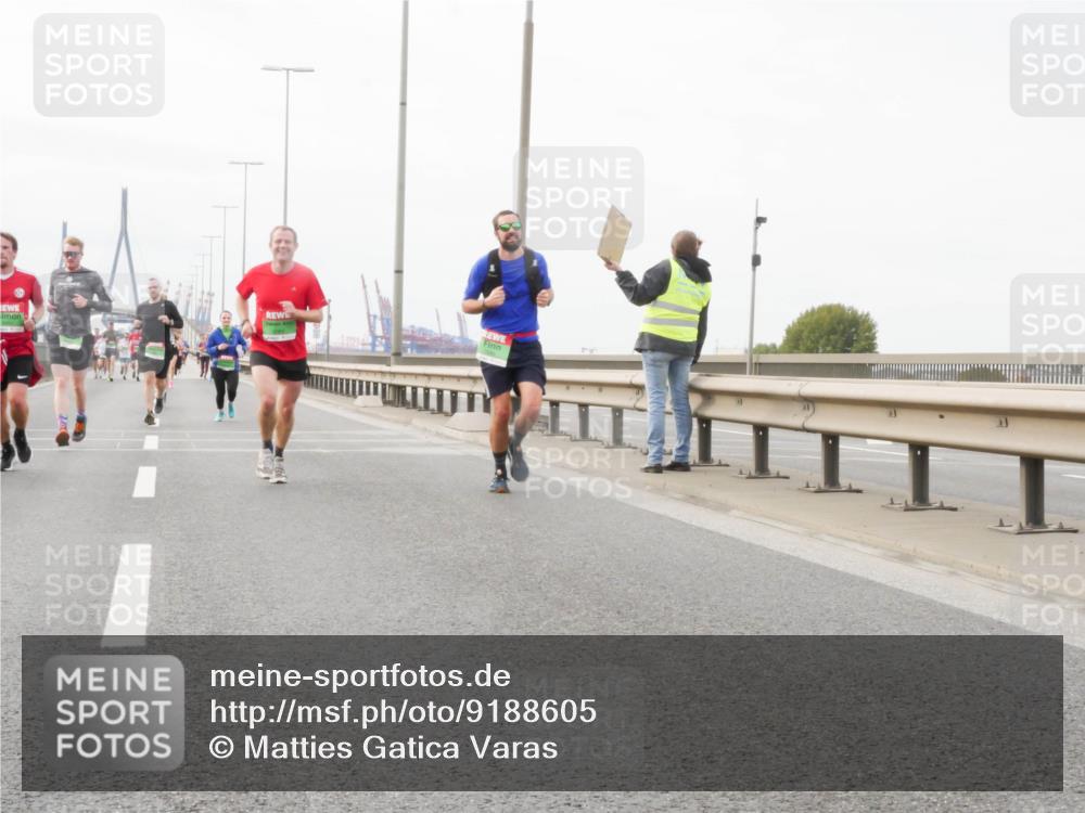 03.10.2025 - Köhlbrandbrückenlauf Matties Gatica Varas http://msf.ph/oto/9188605 03.10.2025 15:54:54 Position 3  meine-sportfotos.de