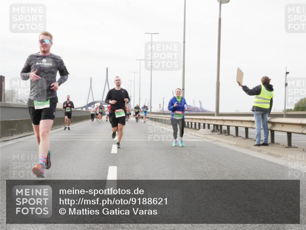 03.10.2025 - Köhlbrandbrückenlauf Matties Gatica Varas http://msf.ph/oto/9188621 03.10.2025 15:54:58 Position 3 9420 meine-sportfotos.de