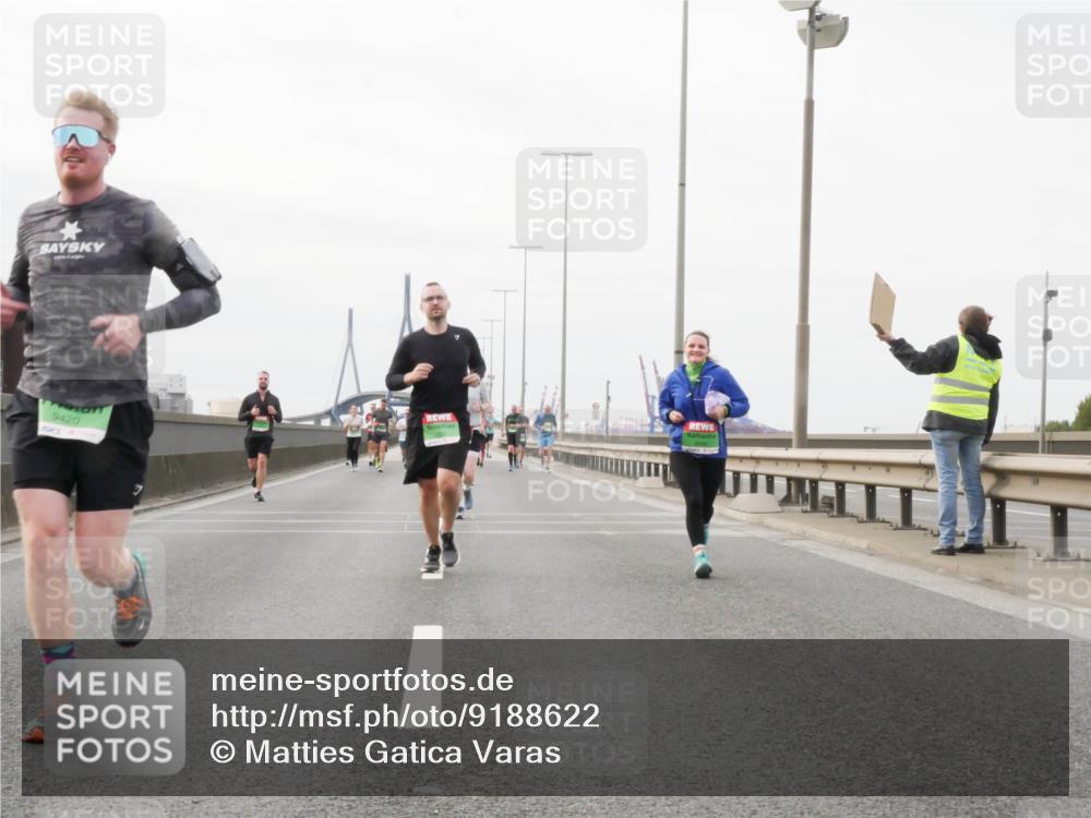 03.10.2025 - Köhlbrandbrückenlauf Matties Gatica Varas http://msf.ph/oto/9188622 03.10.2025 15:54:58 Position 3 9420 meine-sportfotos.de