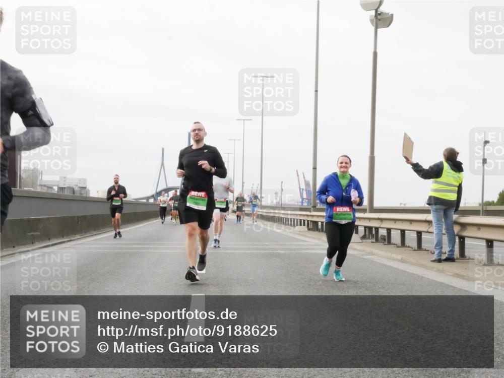 03.10.2025 - Köhlbrandbrückenlauf Matties Gatica Varas http://msf.ph/oto/9188625 03.10.2025 15:54:59 Position 3  meine-sportfotos.de